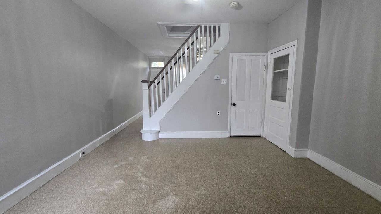 427 Royden Street - Photo 4 of 12