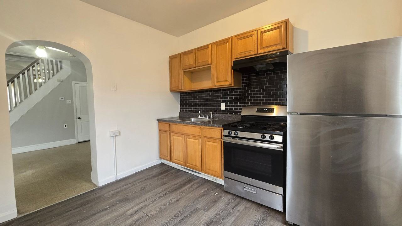 427 Royden Street - Photo 5 of 12