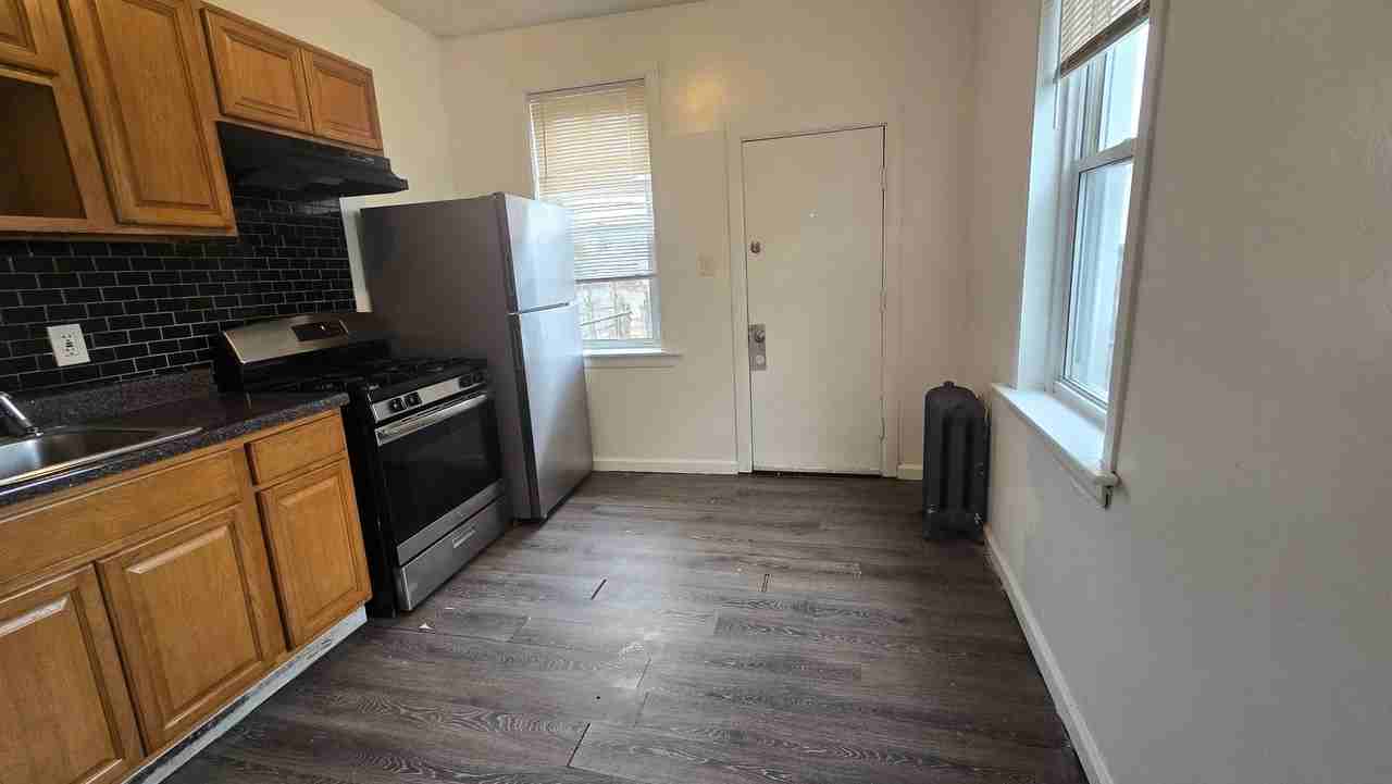 427 Royden Street - Photo 6 of 12