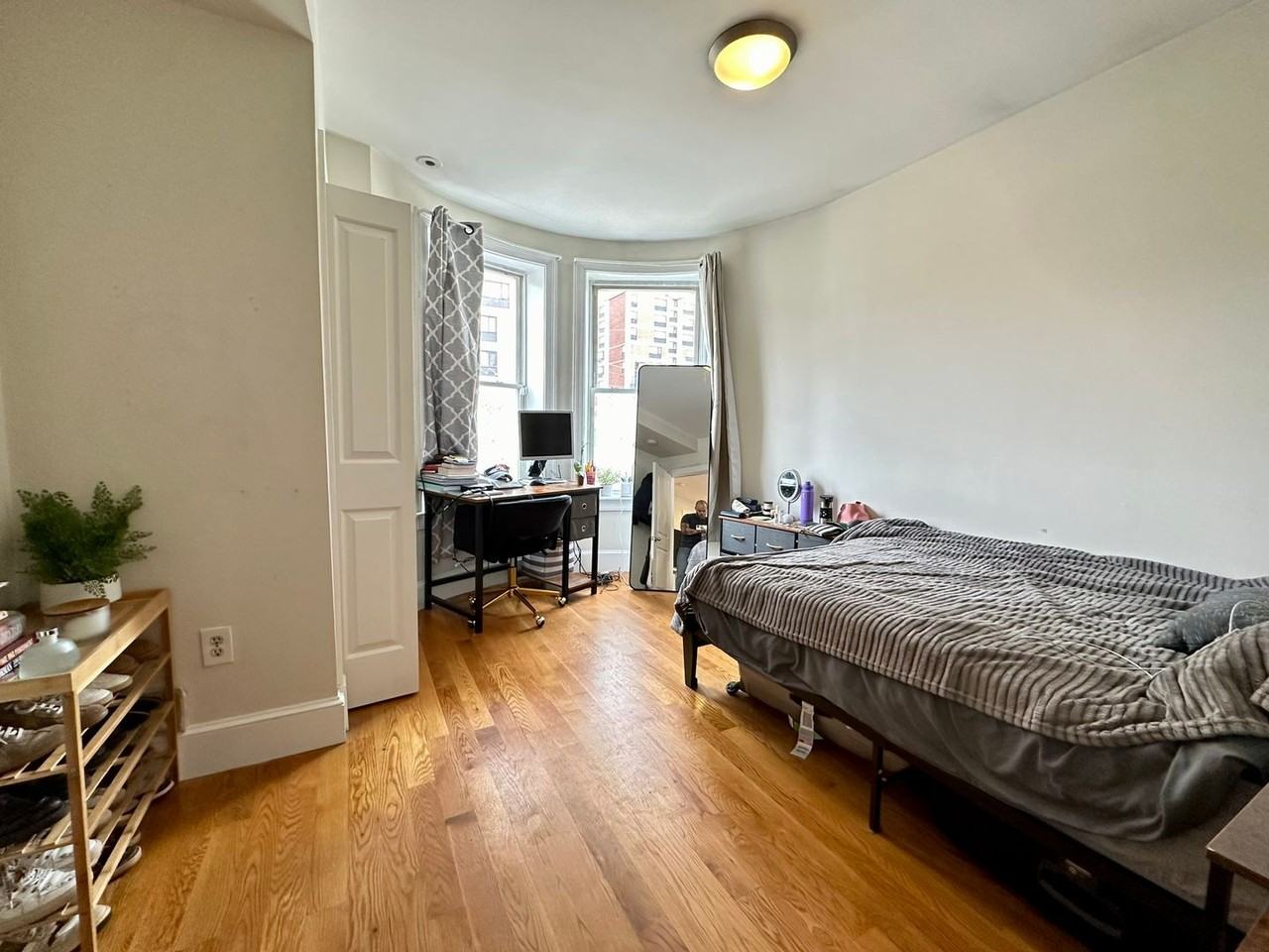 836 Huntington Avenue - Photo 6 of 29