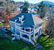 featured image of 957 Southeast Stephens Street