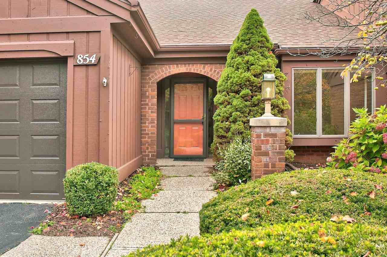 854 York Ave - Photo 2 of 23