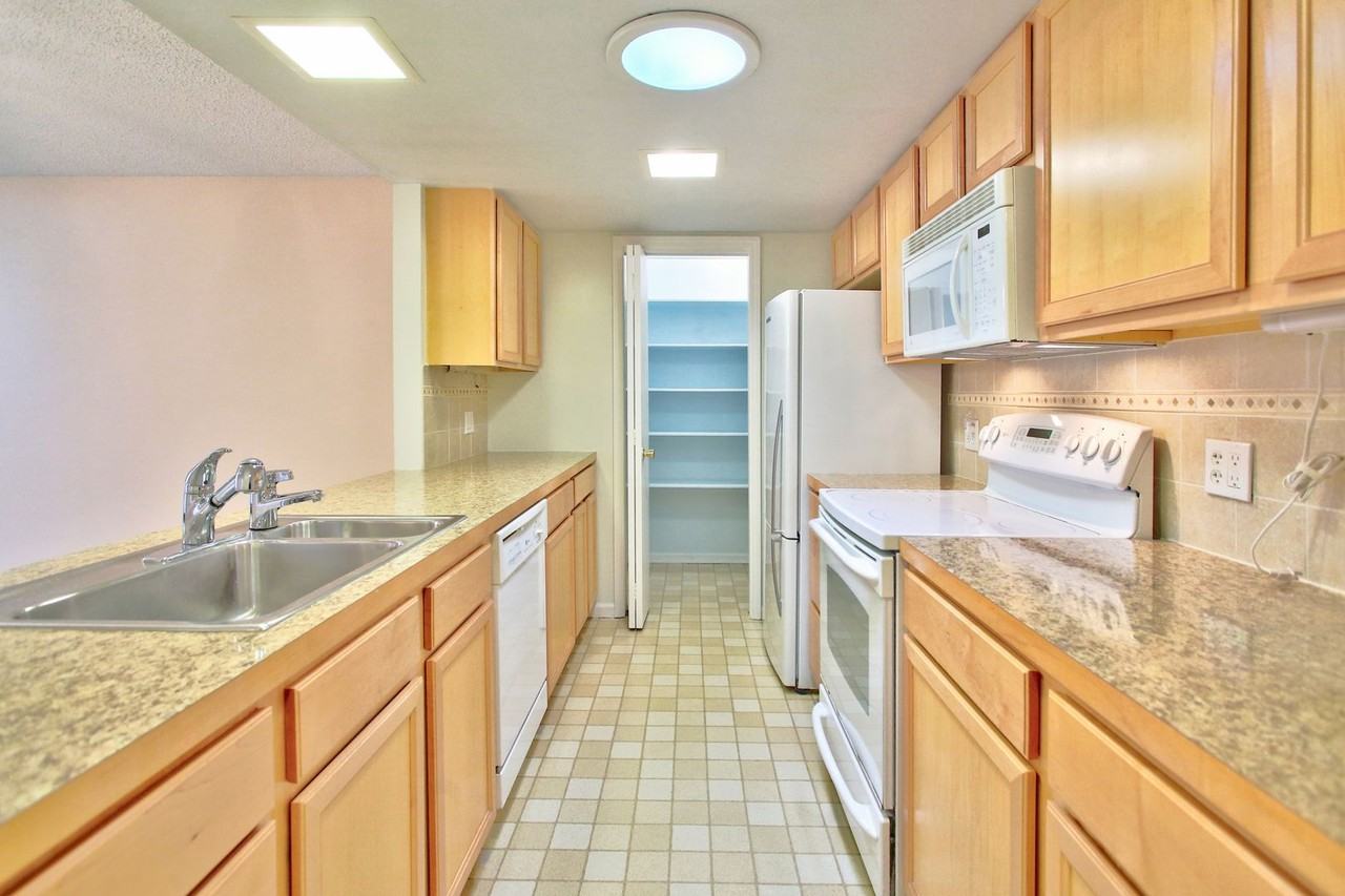 854 York Ave - Photo 4 of 23