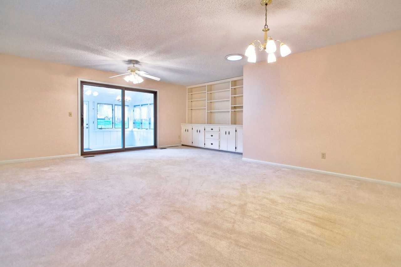 854 York Ave - Photo 7 of 23