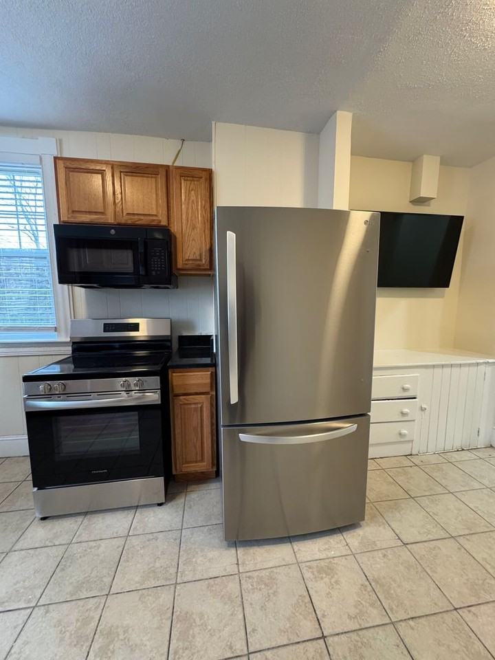 32 Wadsworth St - Photo 4 of 31