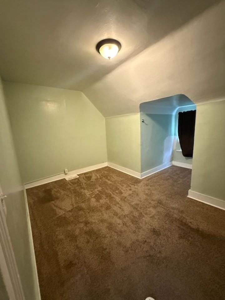 75 Mead St - Photo 2 of 8