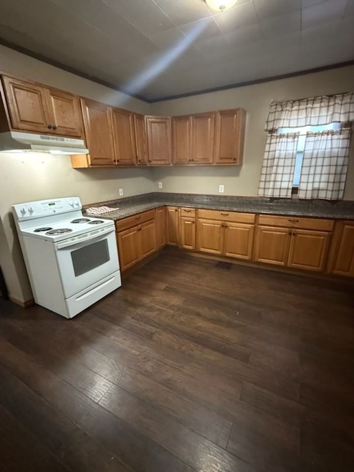 75 Mead St - Photo 3 of 8