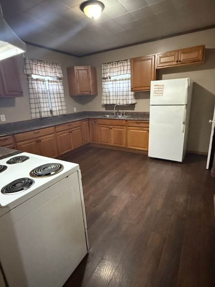 75 Mead St - Photo 4 of 8