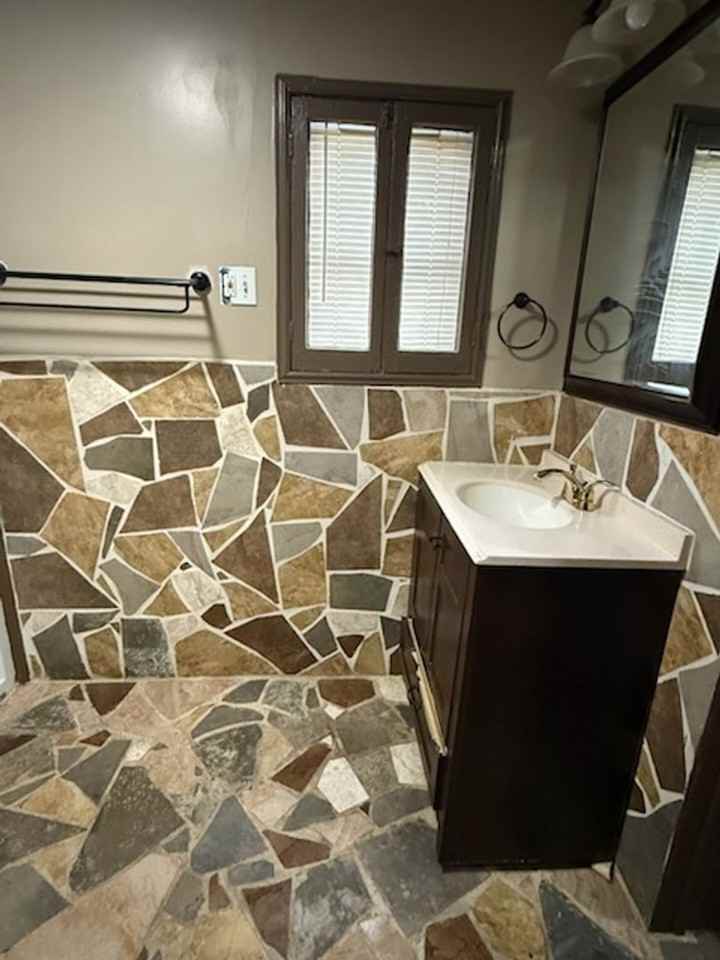 75 Mead St - Photo 5 of 8