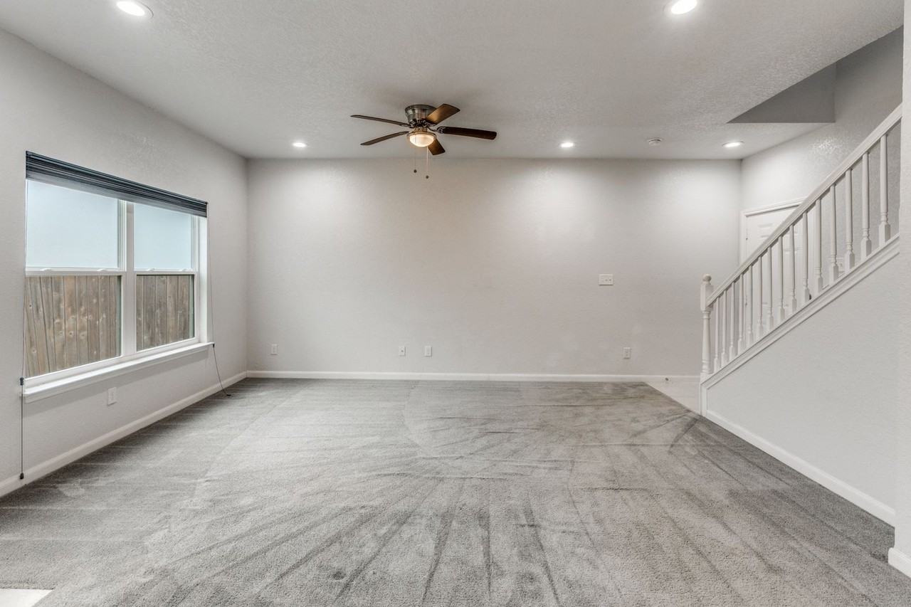 19 Oak Plz - Photo 5 of 25