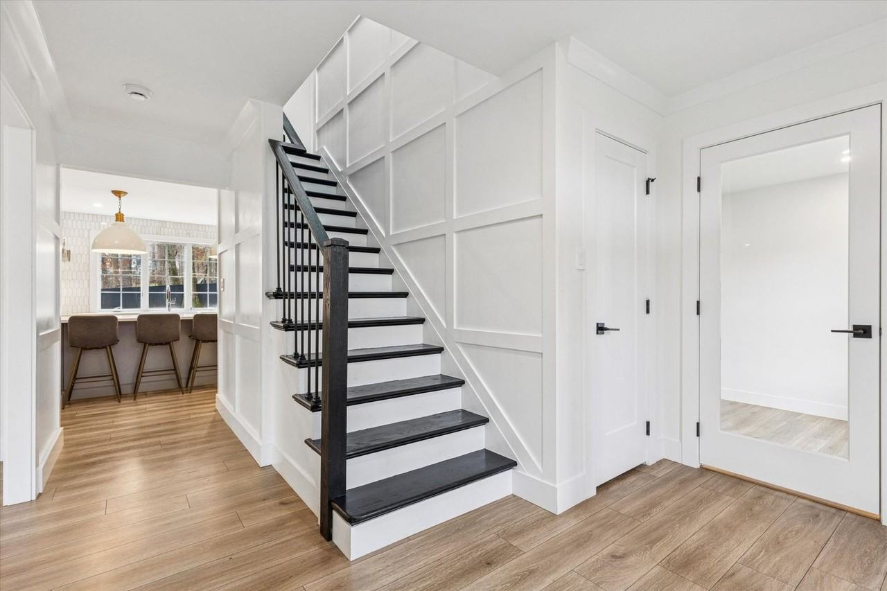 227 Autumn Drive - Photo 3 of 39