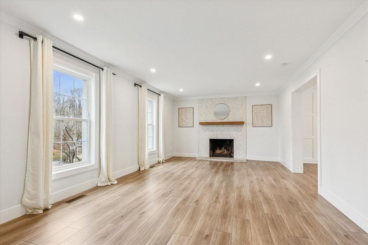 227 Autumn Drive - Photo 5 of 39