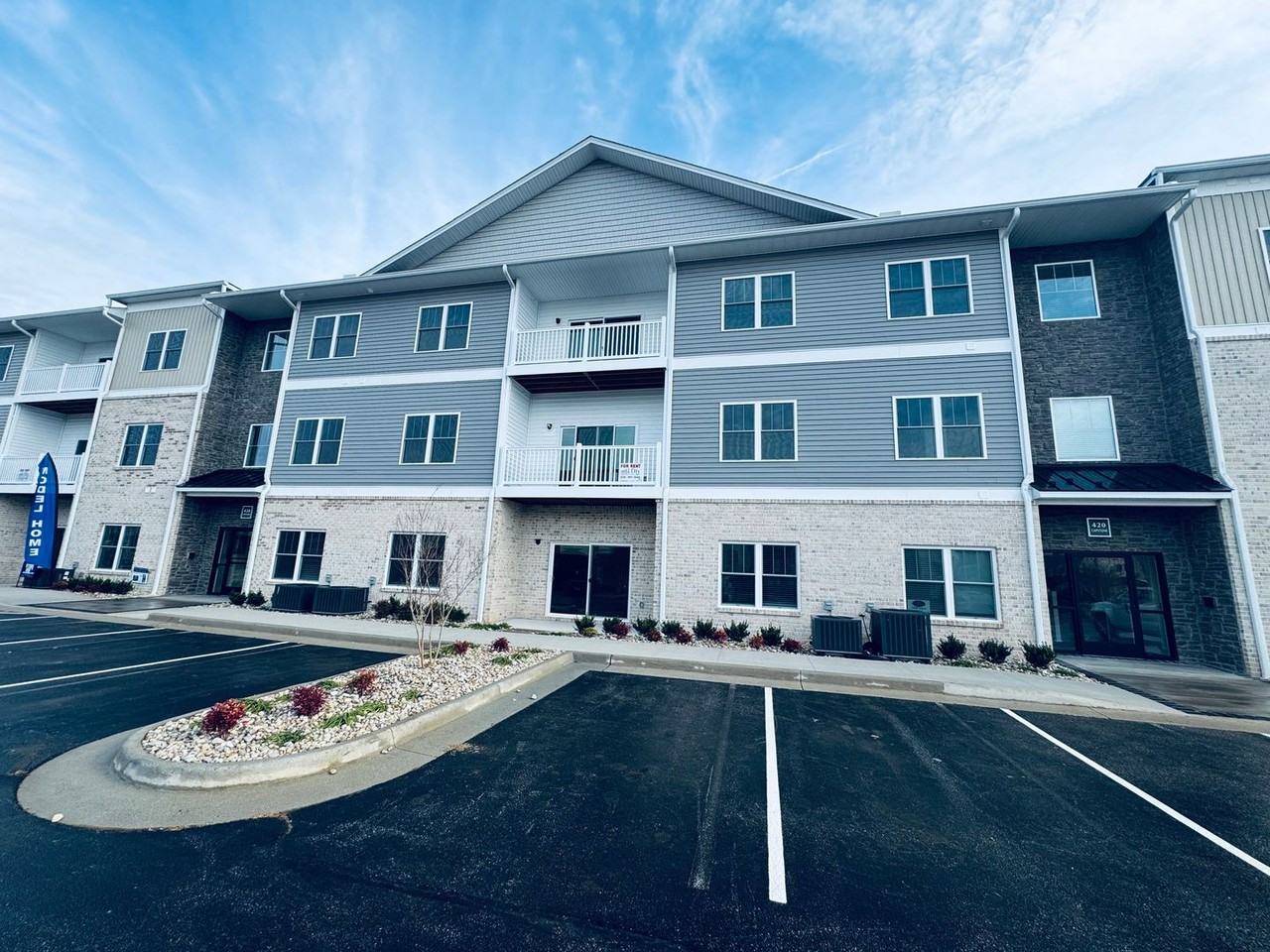 420 Capstone Dr #206