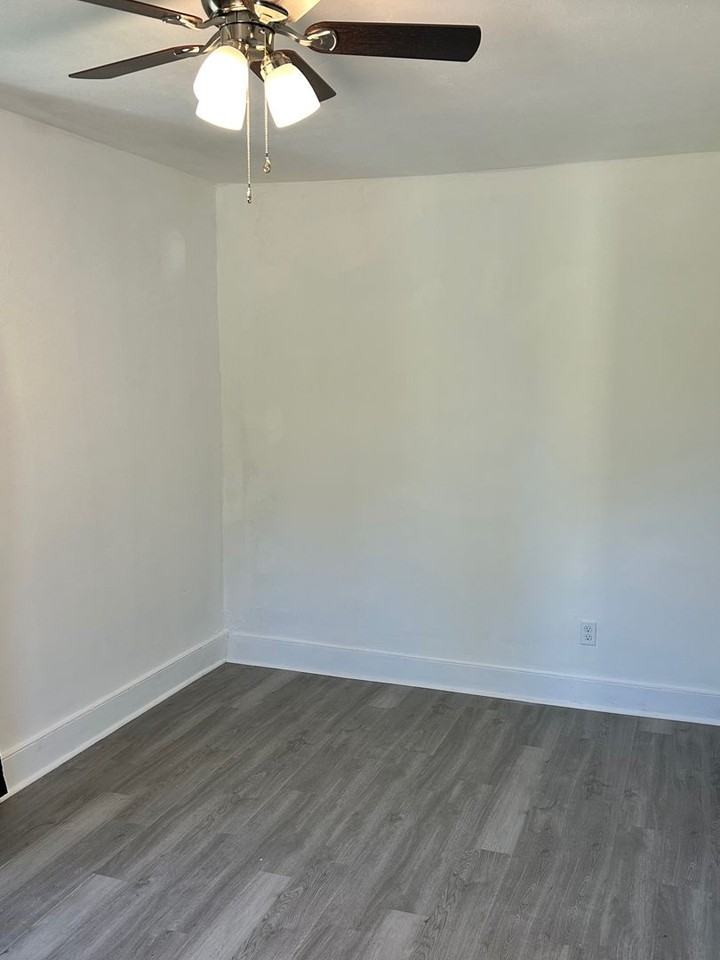 422 Adam St - Photo 7 of 12