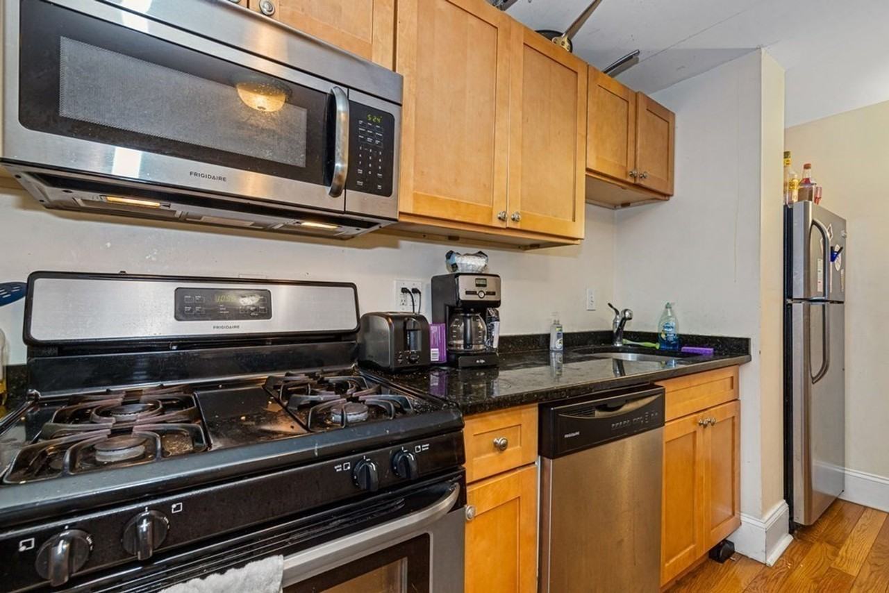 97 Hillside St - Photo 5 of 29