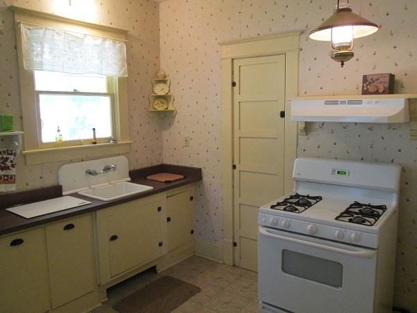 940 17th St Ne - Photo 2 of 17