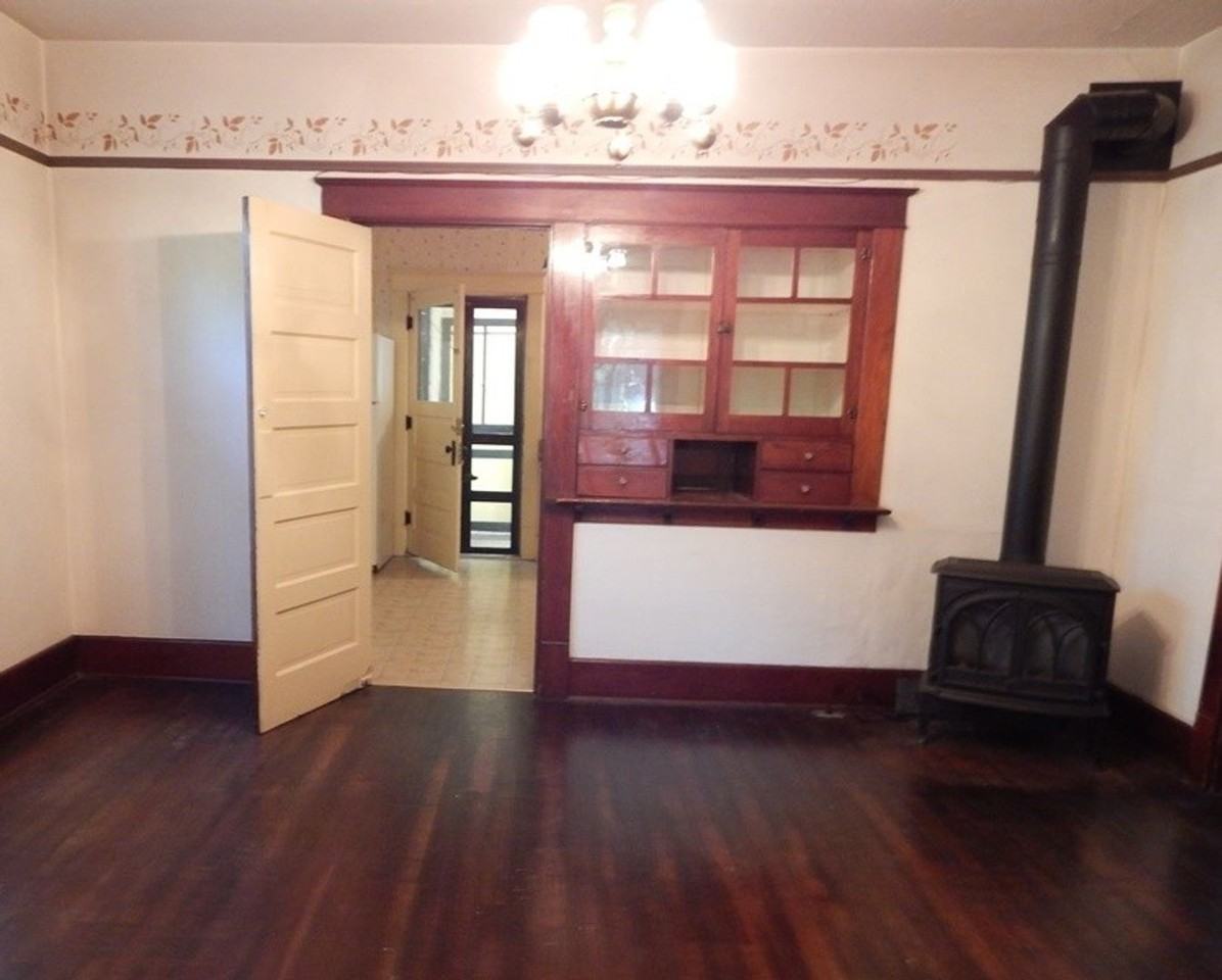 940 17th St Ne - Photo 5 of 17