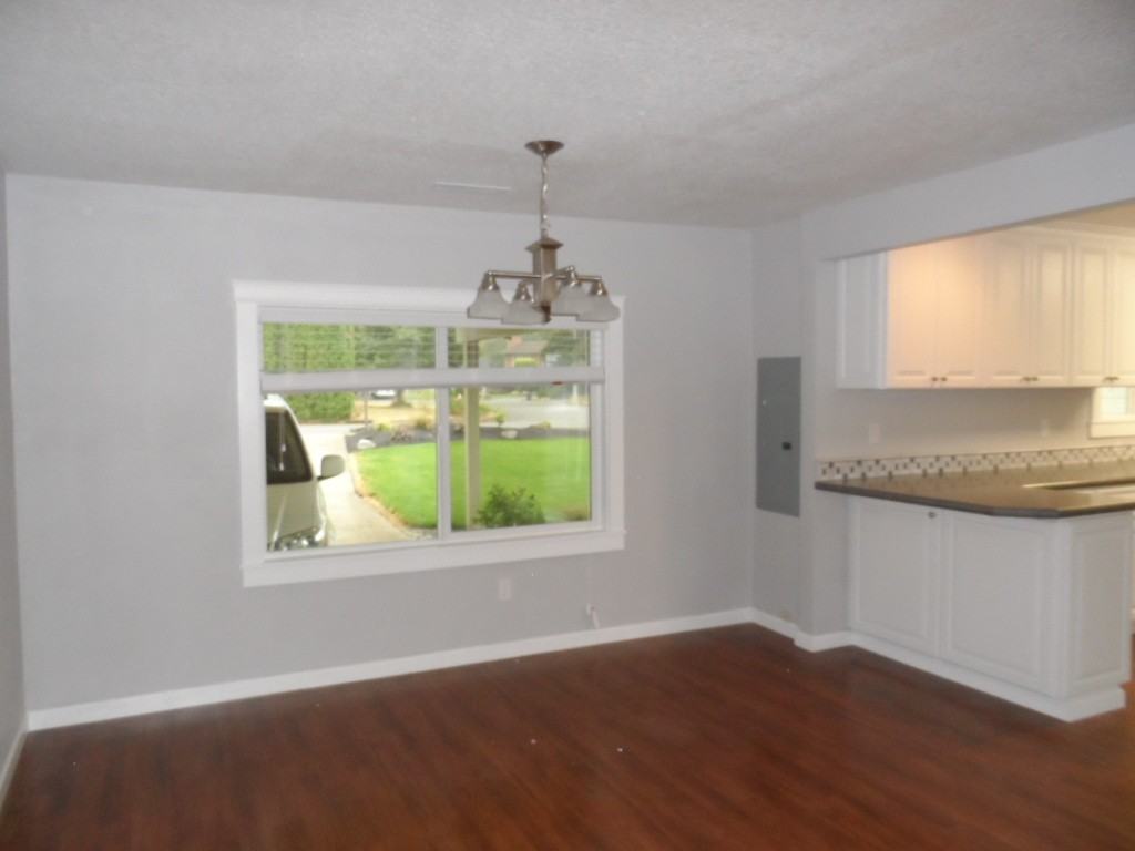 5706 Ne 77th St - Photo 6 of 17