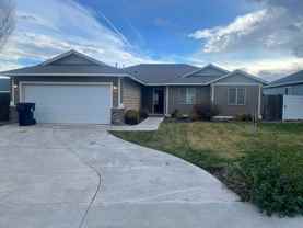 860 Northeast Quince Avenue - Photo 1 of 1