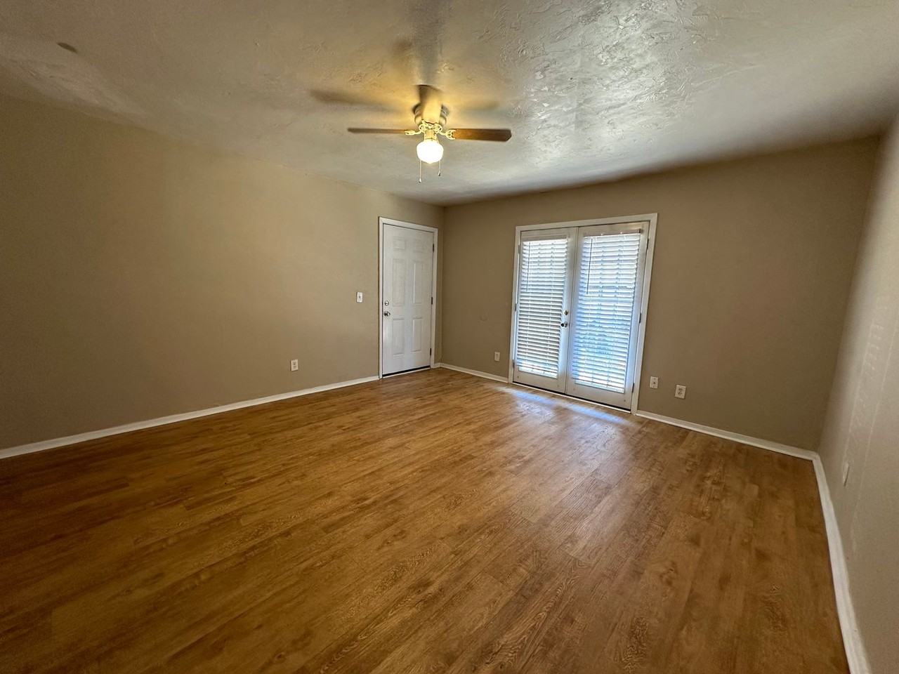 6016 Northwest Expressway #B - Photo 4 of 18