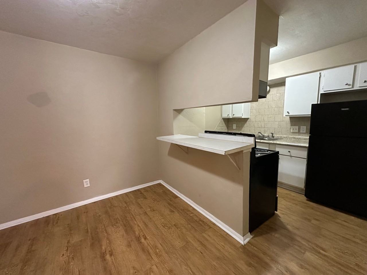 6016 Northwest Expressway #B - Photo 6 of 18