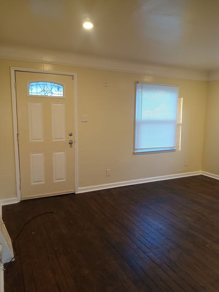 13503 Riverview St - Photo 2 of 16