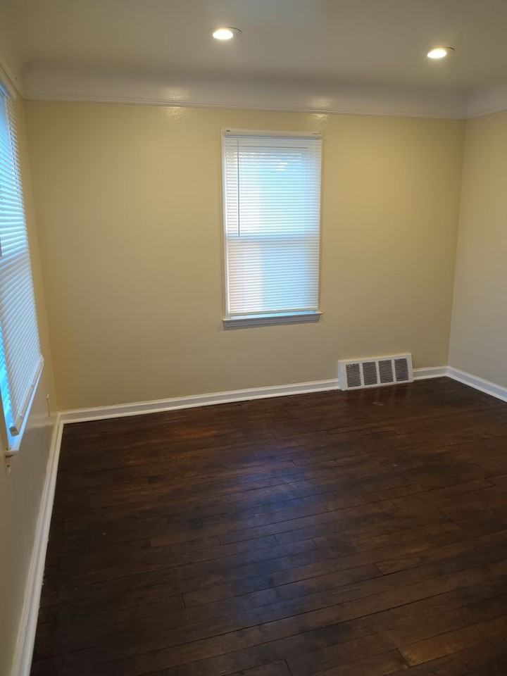 13503 Riverview St - Photo 3 of 16