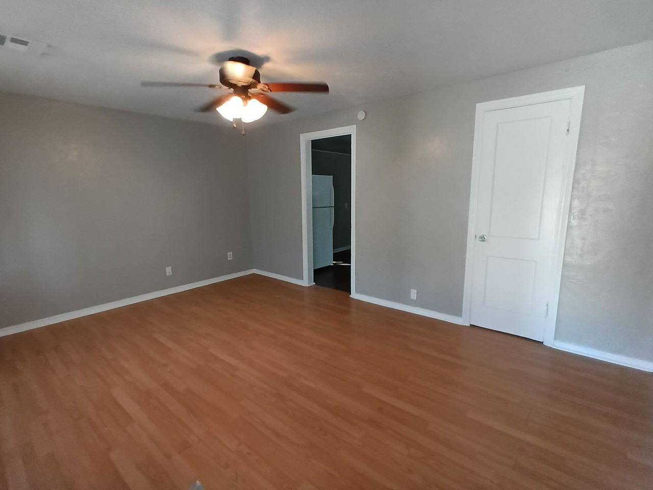 304 E Mid America Blvd - Photo 2 of 28