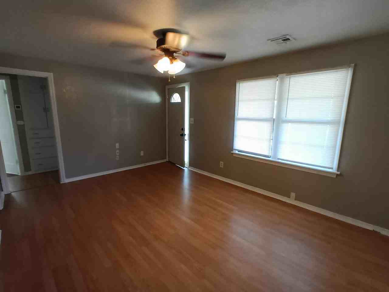 304 E Mid America Blvd - Photo 3 of 28