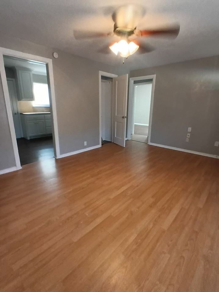 304 E Mid America Blvd - Photo 4 of 28