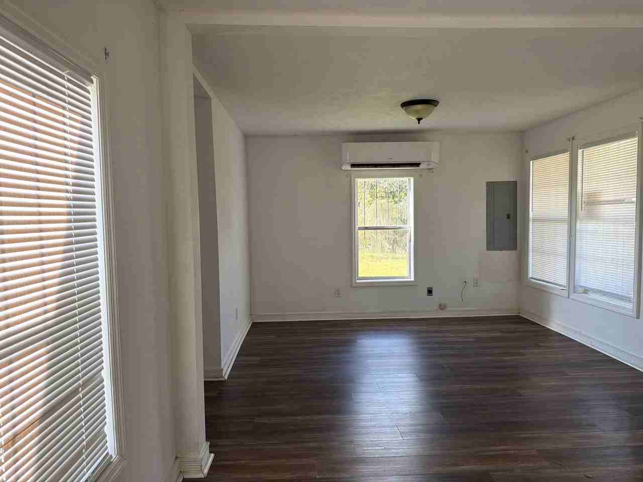 2528 Dewey Street - Photo 3 of 8