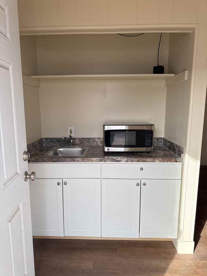 8 Roosevelt Circle - Photo 2 of 6