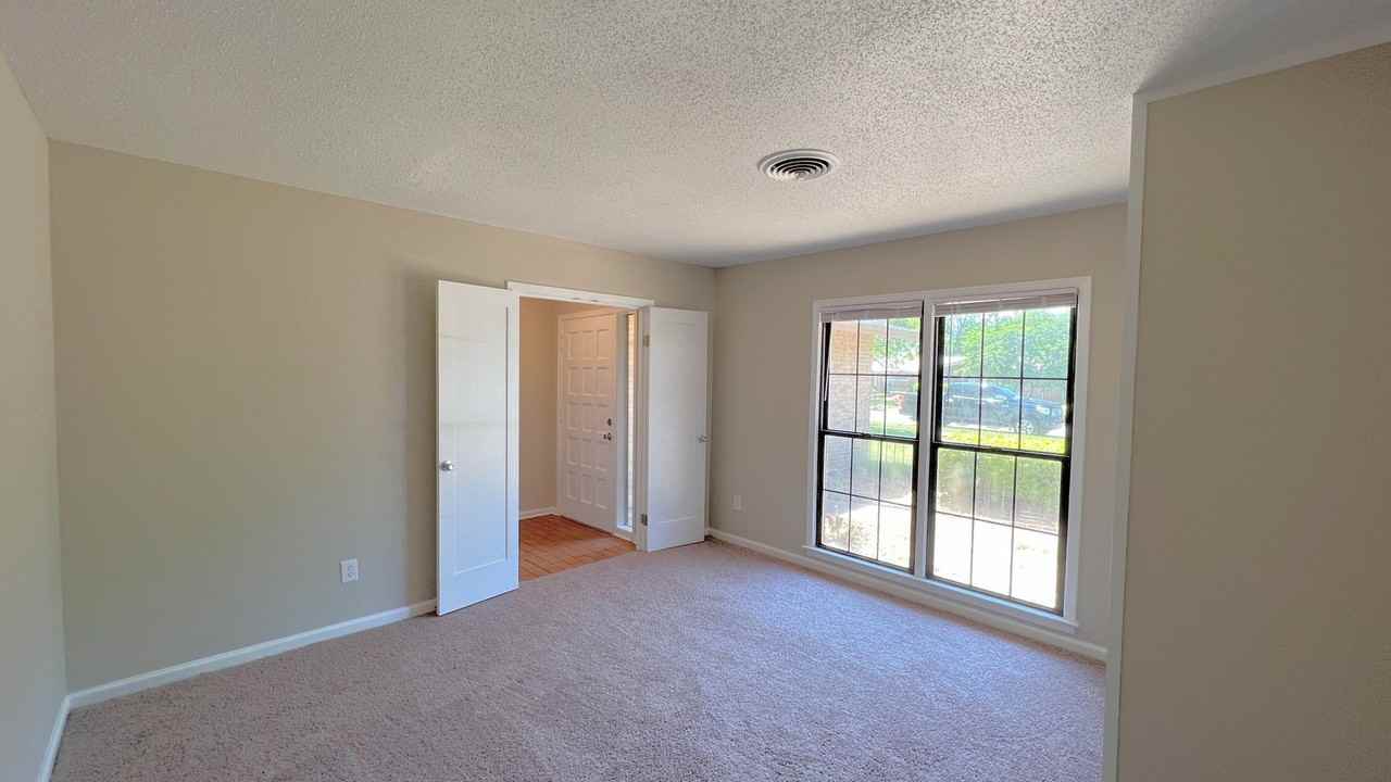 418 Stroll Dr - Photo 7 of 39