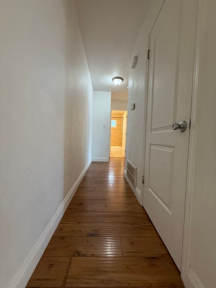 7328 Franklin Blvd - Photo 3 of 5