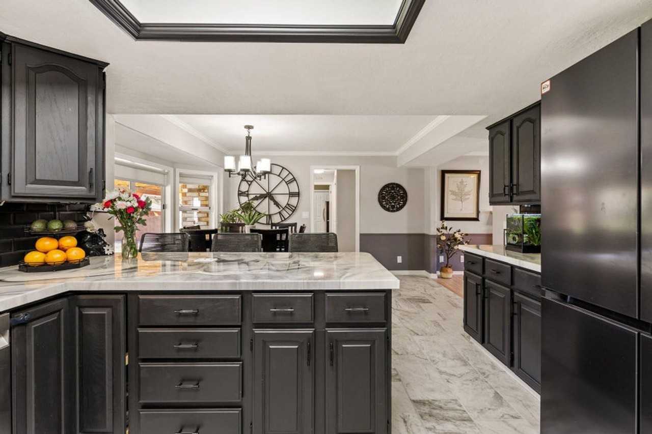 1314 Saint James Ln - Photo 7 of 50