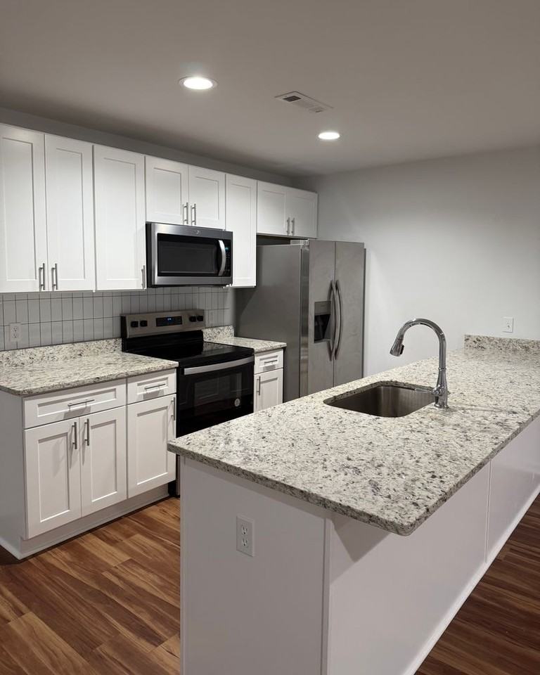 215 Charleston Drive - Photo 2 of 20