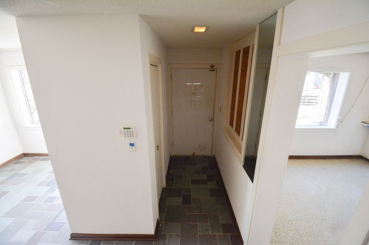 956 14th Ave Sw - Photo 3 of 15