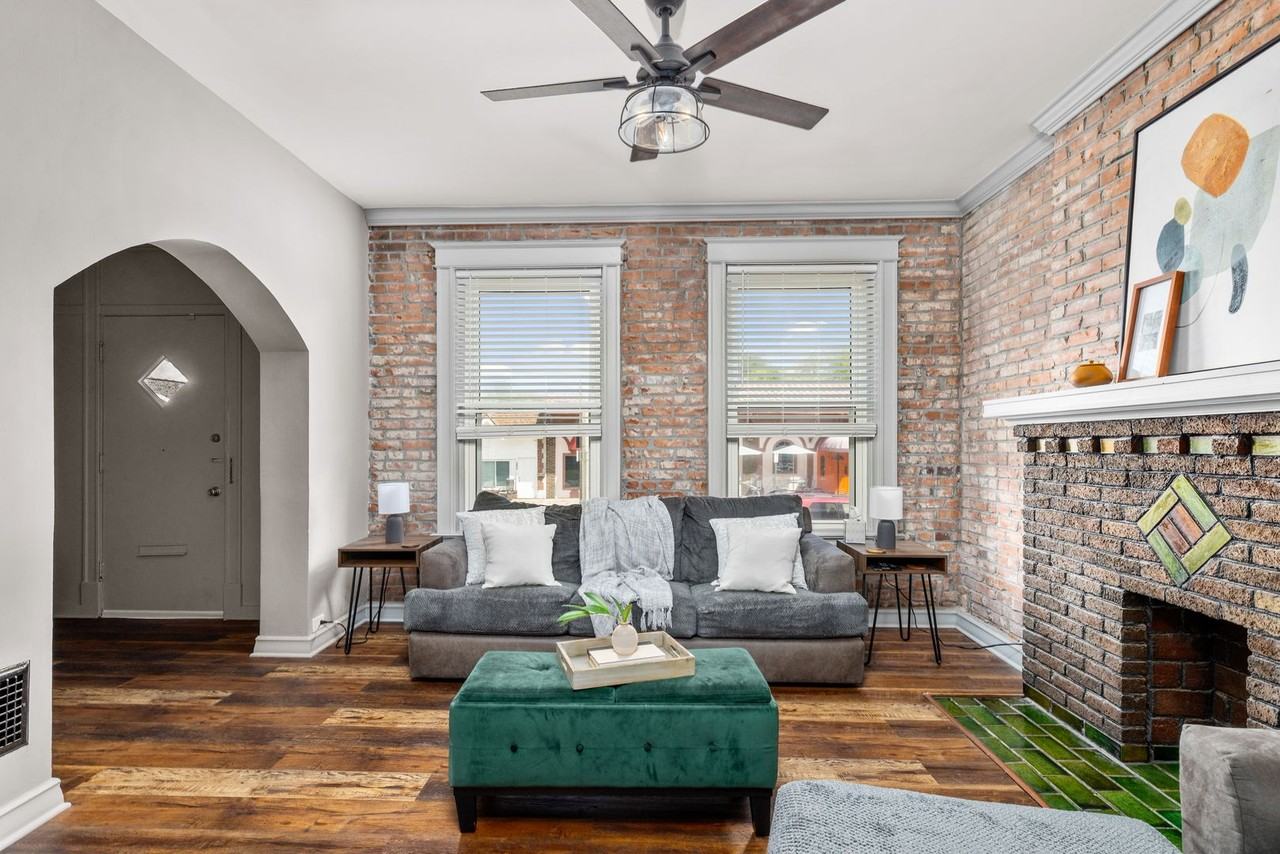 5918 Southwest Ave - Photo 2 of 40