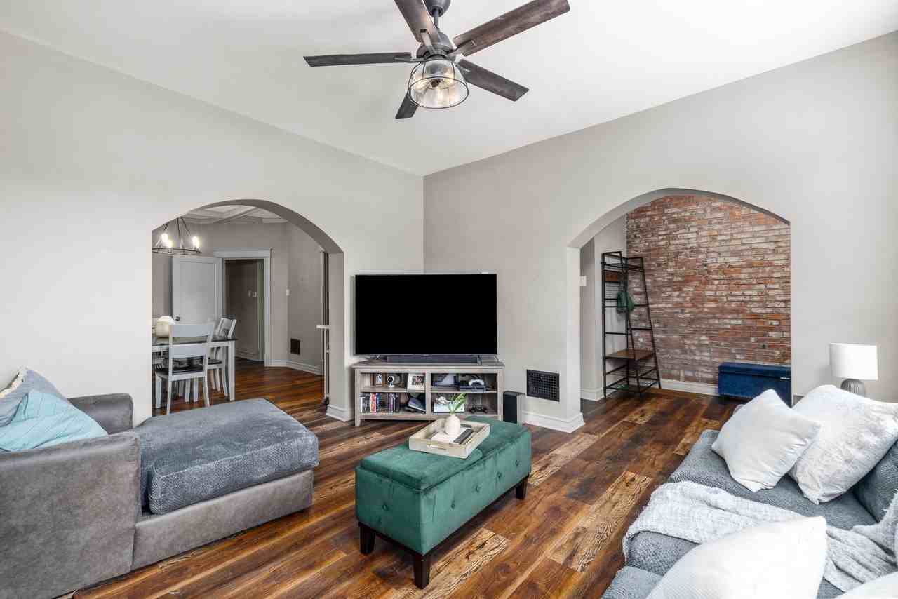 5918 Southwest Ave - Photo 7 of 40