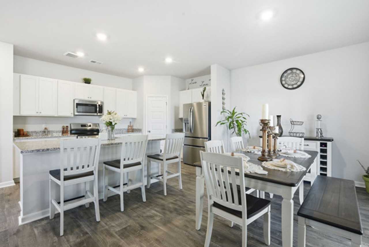 100 Amethyst Dr - Photo 4 of 18