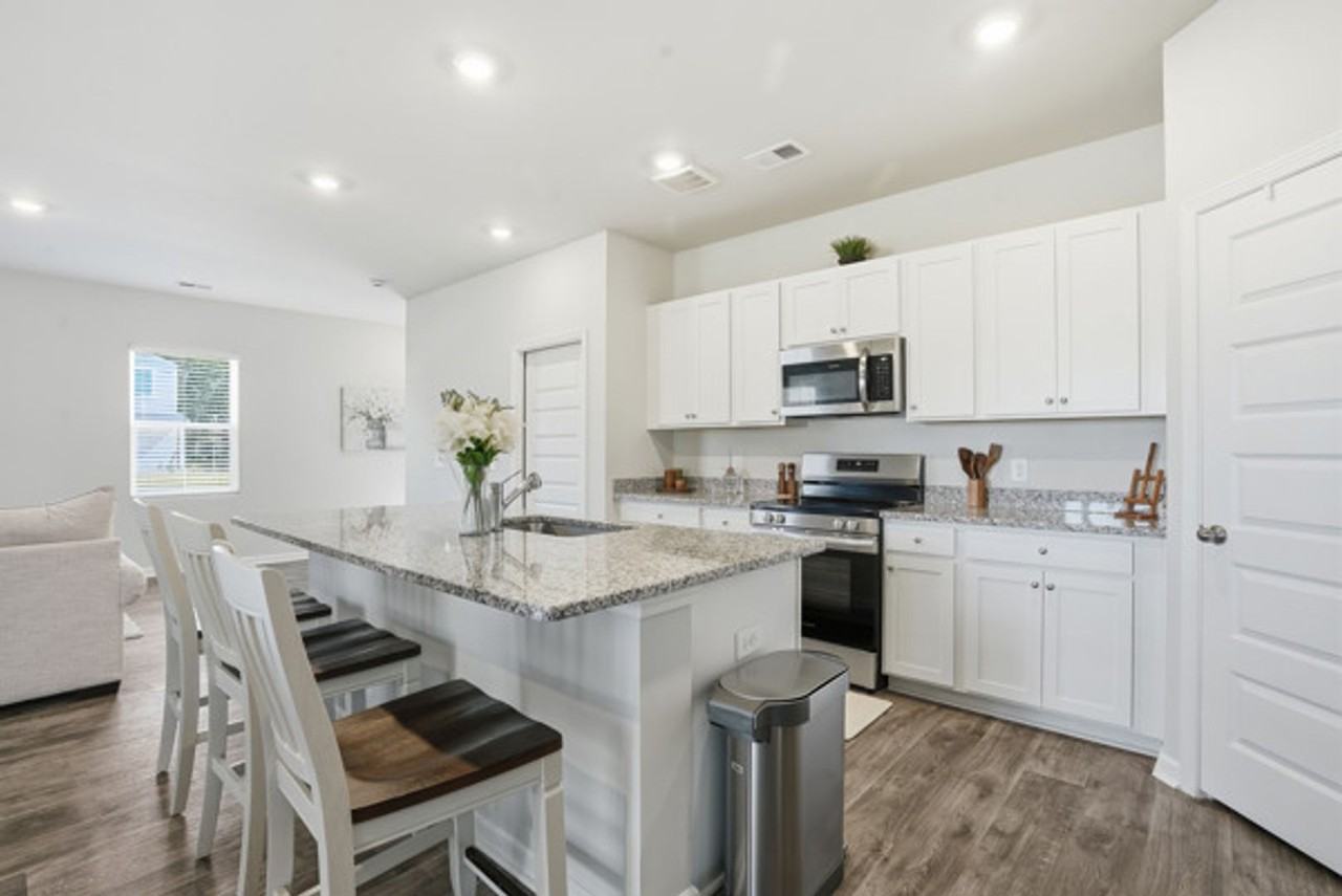 100 Amethyst Dr - Photo 7 of 18