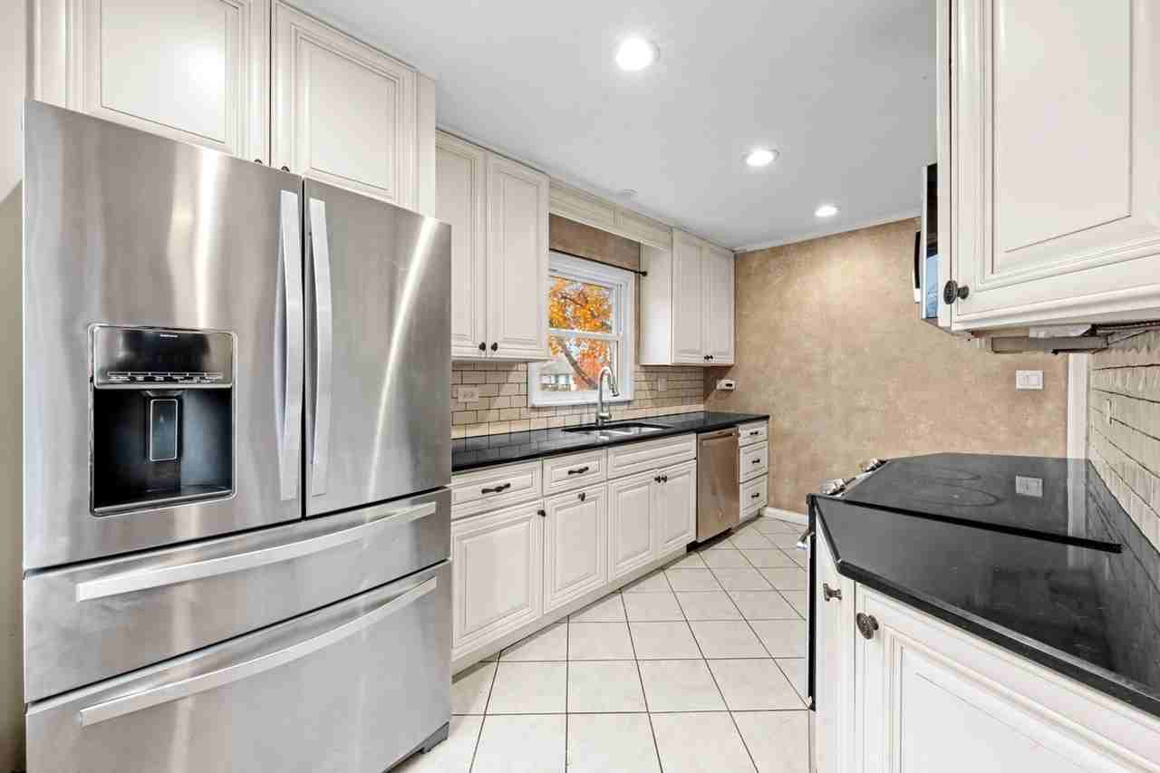 5352 90th Street - Photo 2 of 24