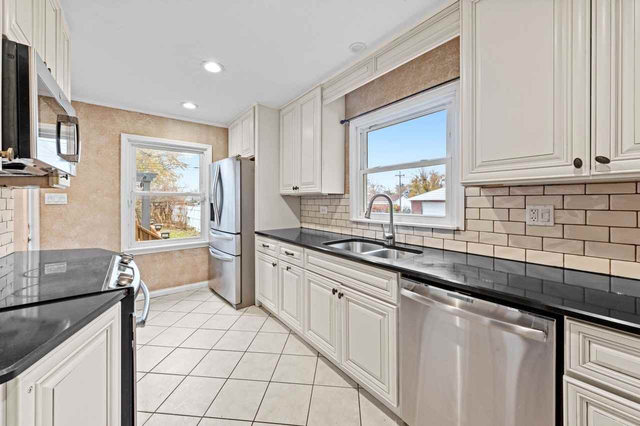 5352 90th Street - Photo 3 of 24