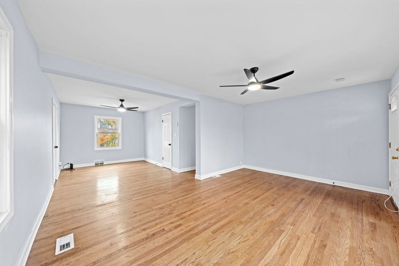 5352 90th Street - Photo 4 of 24