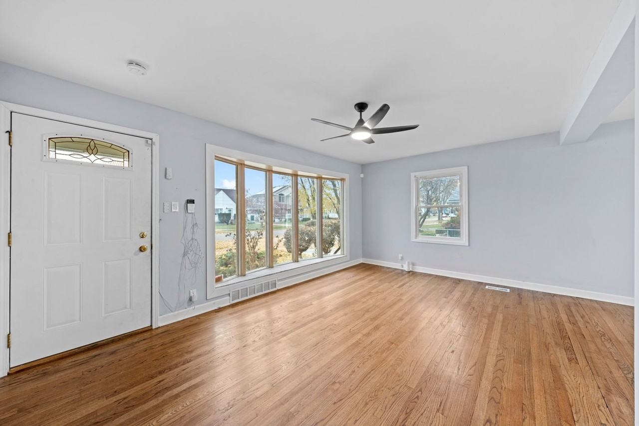 5352 90th Street - Photo 5 of 24