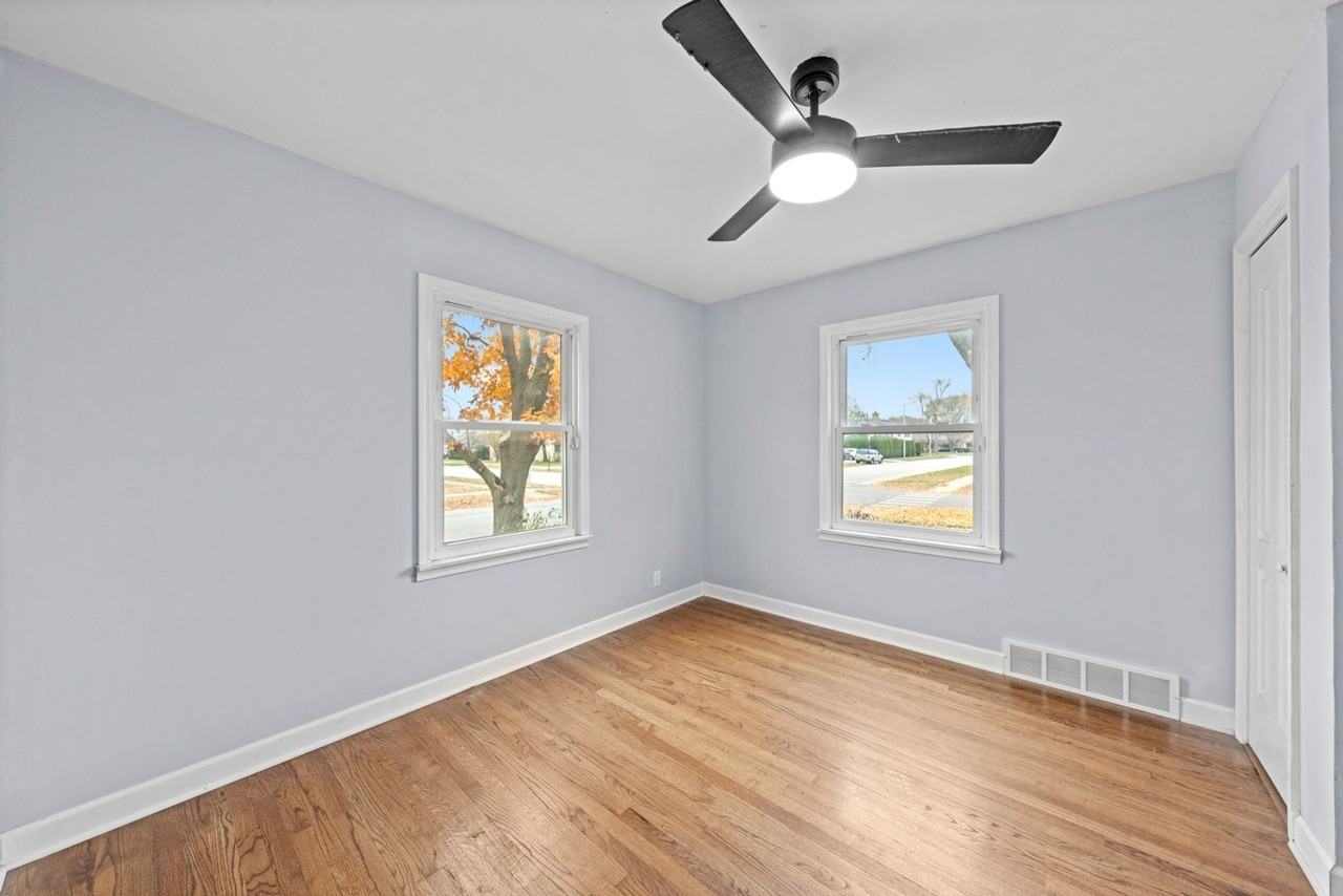 5352 90th Street - Photo 6 of 24