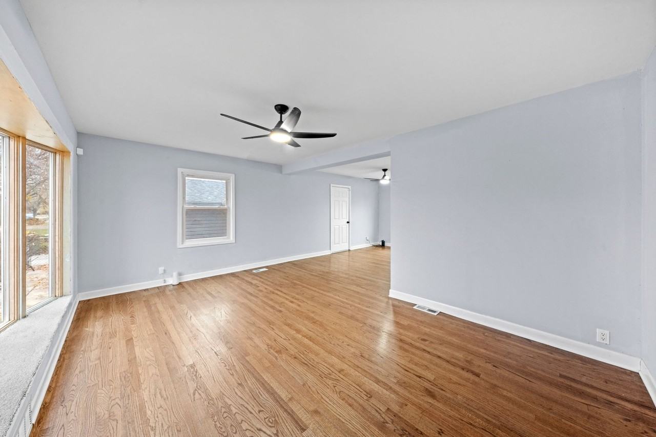 5352 90th Street - Photo 7 of 24