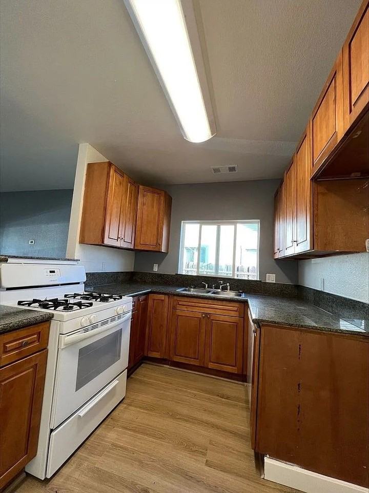 4136 7th Ave - Photo 4 of 11