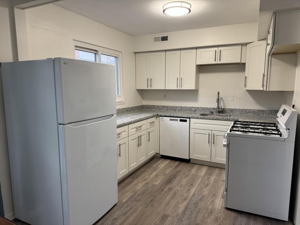 314 College Park Dr - Photo 3 of 21