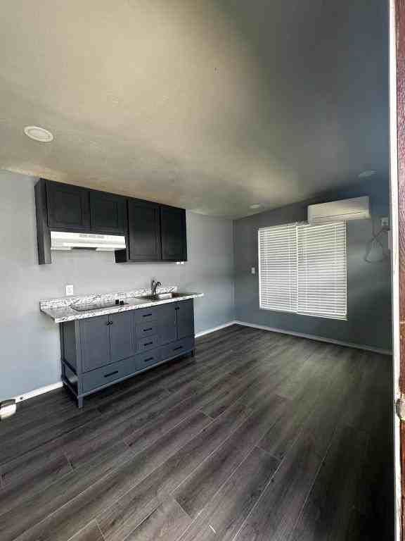 300 S 1st St - Photo 2 of 5